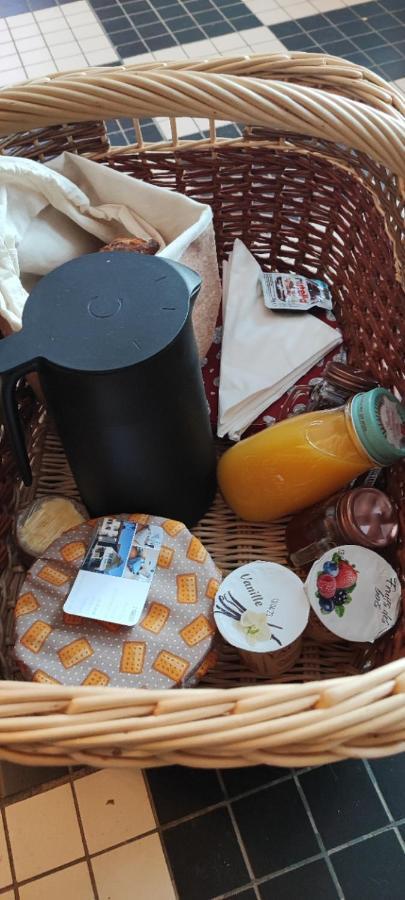 Bed and Breakfast L'Abrigit Curcy-sur-Orne Екстер'єр фото